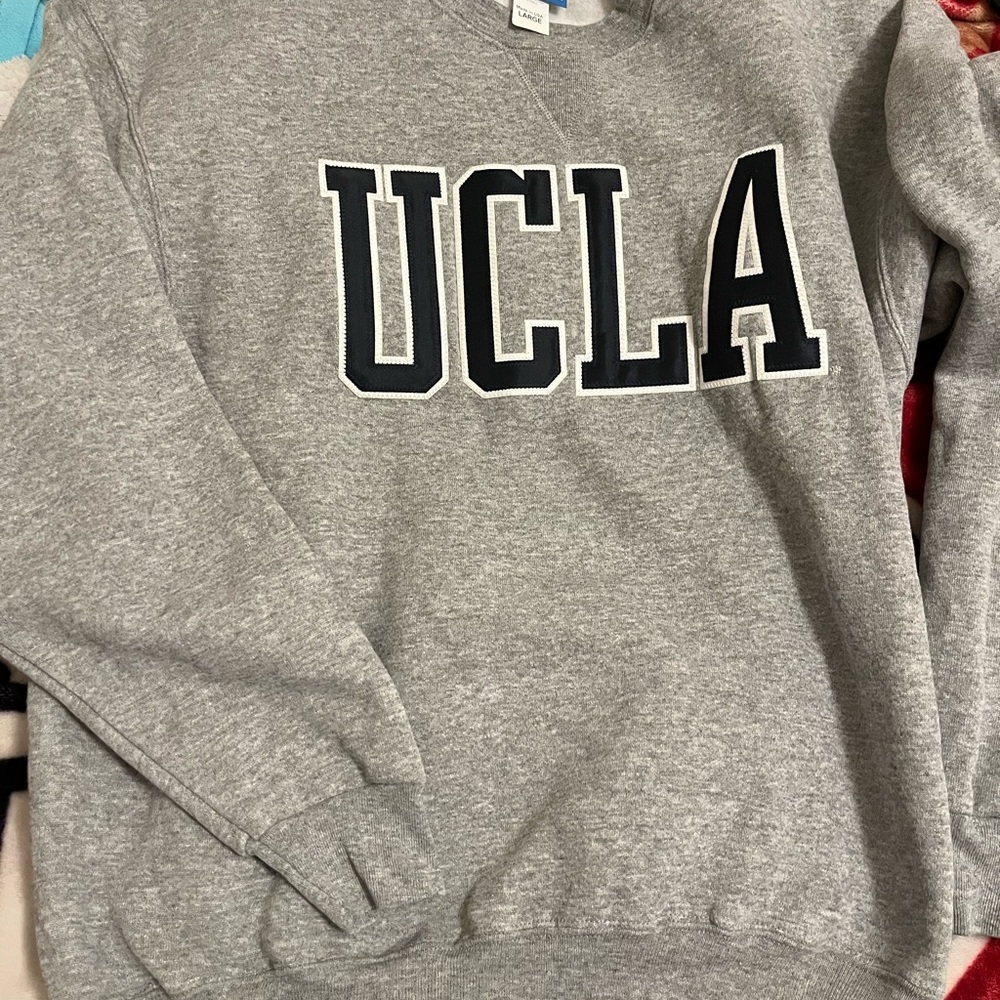 embroidered UCLA crewneck size L